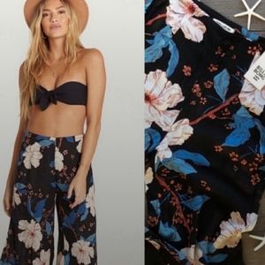 Billabong Floral Gauchos size small
